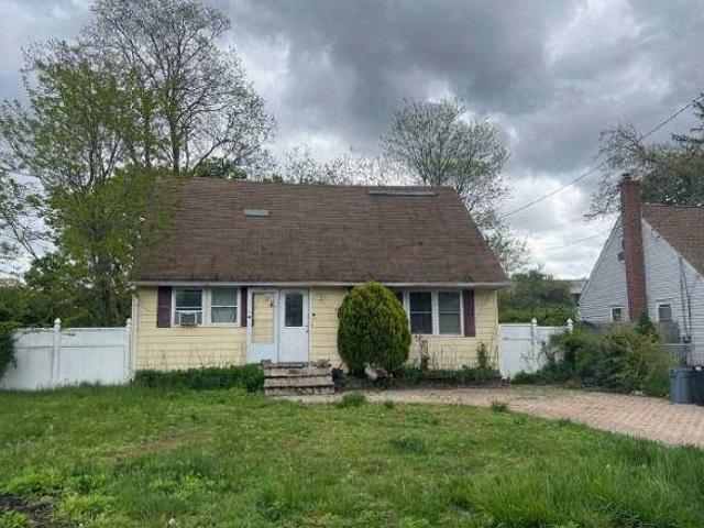 43 LAKEWOOD AVE Ronkonkoma, NY 11779