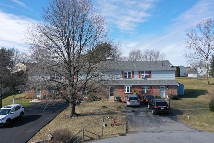 14 LAKEVIEW PL Lititz, PA 17543
