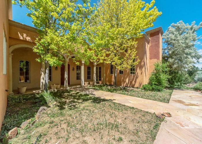 1038 SIERRA DEL NORTE Santa Fe, NM 87501