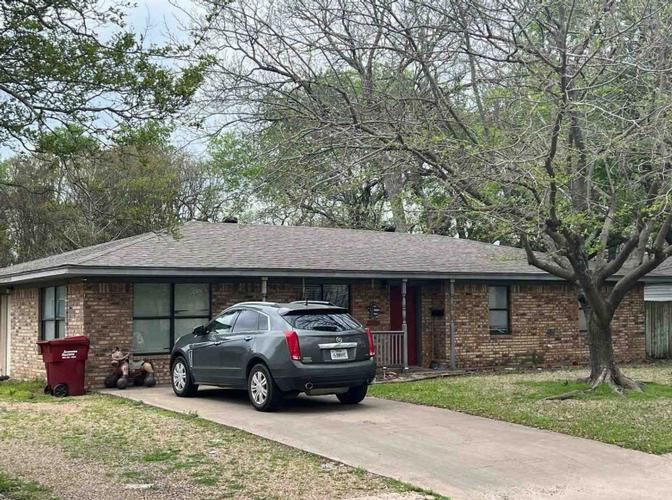 707 CEDAR ST Bonham, TX 75418