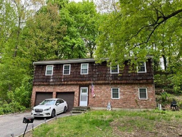 10 VALLEY RD Northport, NY 11768