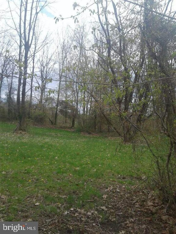 120 creek dr Newtown, PA 18940