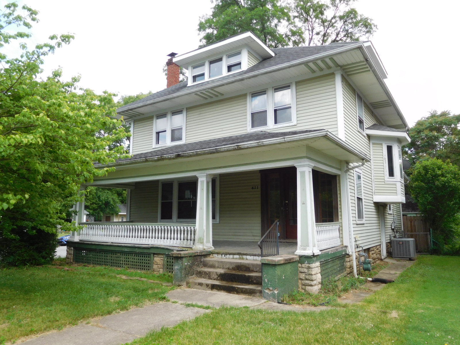 411 E Cassilly St Springfield, OH 45503