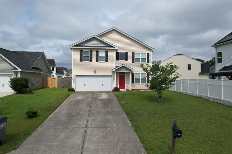 7829 JEAN REBAULT DR North Charleston, SC 29420