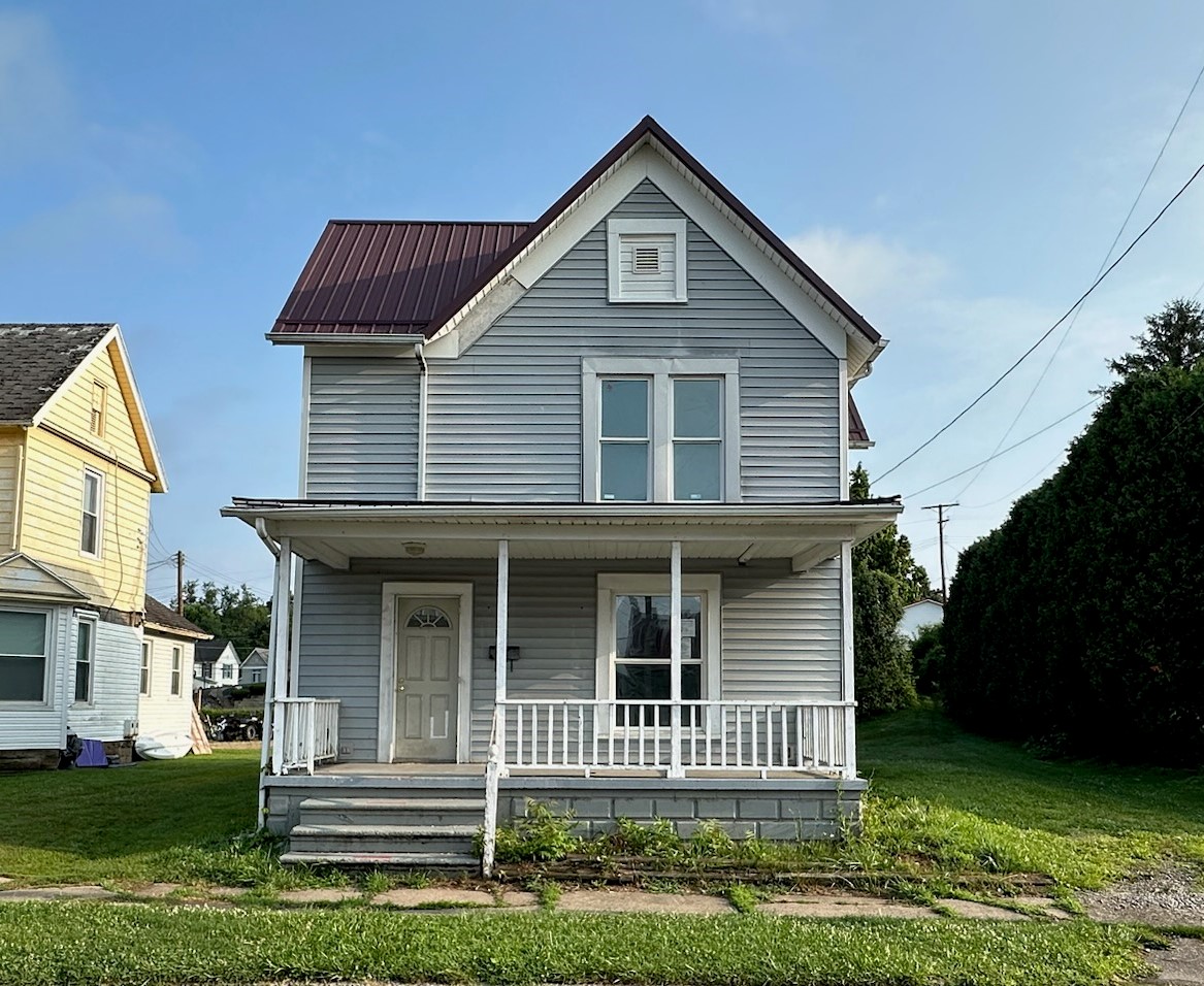 152 Neighbor St Newcomerstown, OH 43832