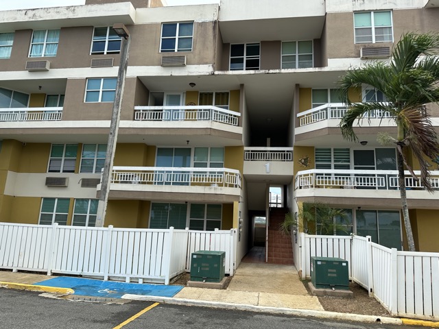 1-305 Cond Alturas De Monte Verde Toa Alta, PR 00953