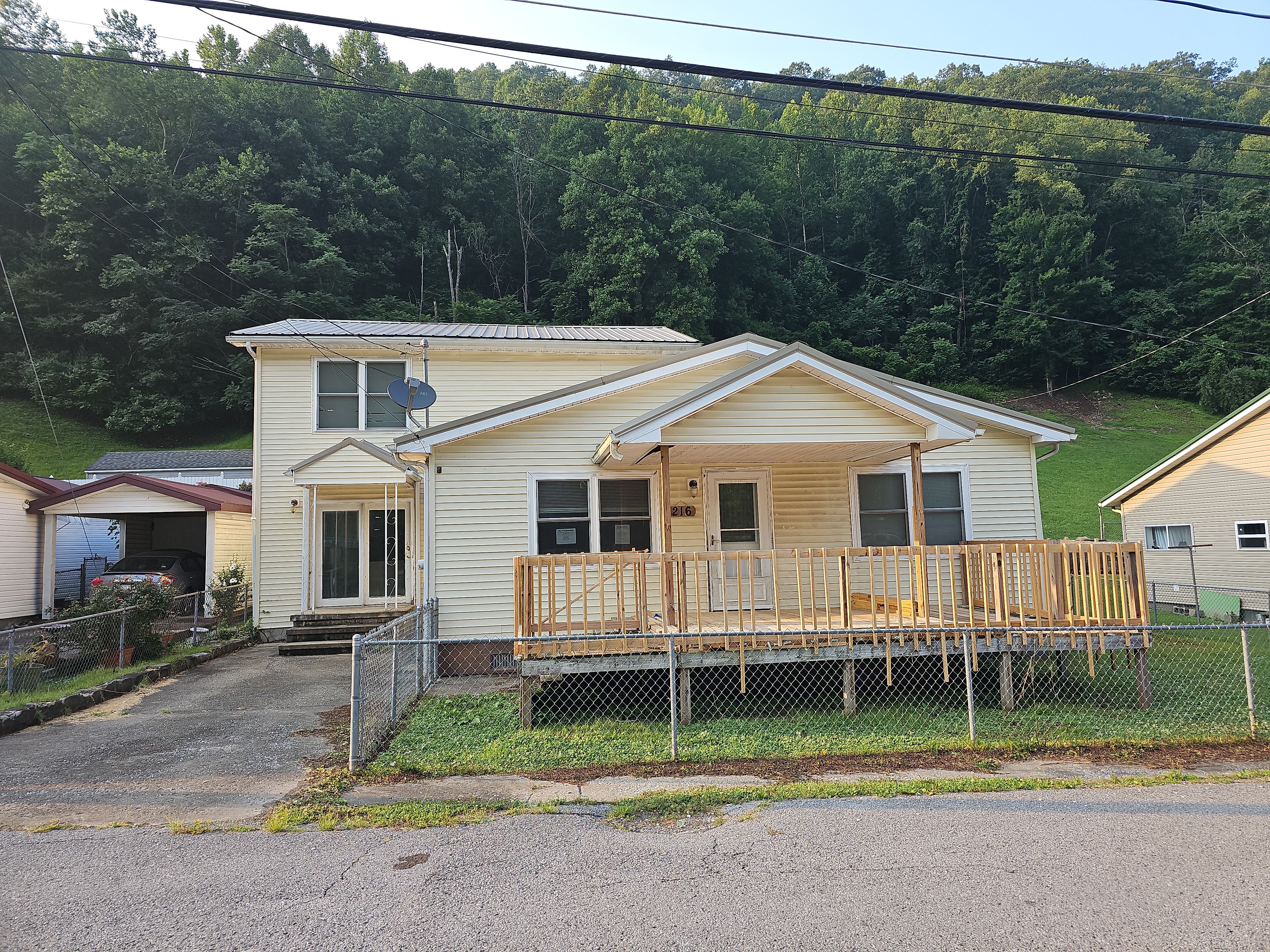 216 Freemont Loop Holden, WV 25625