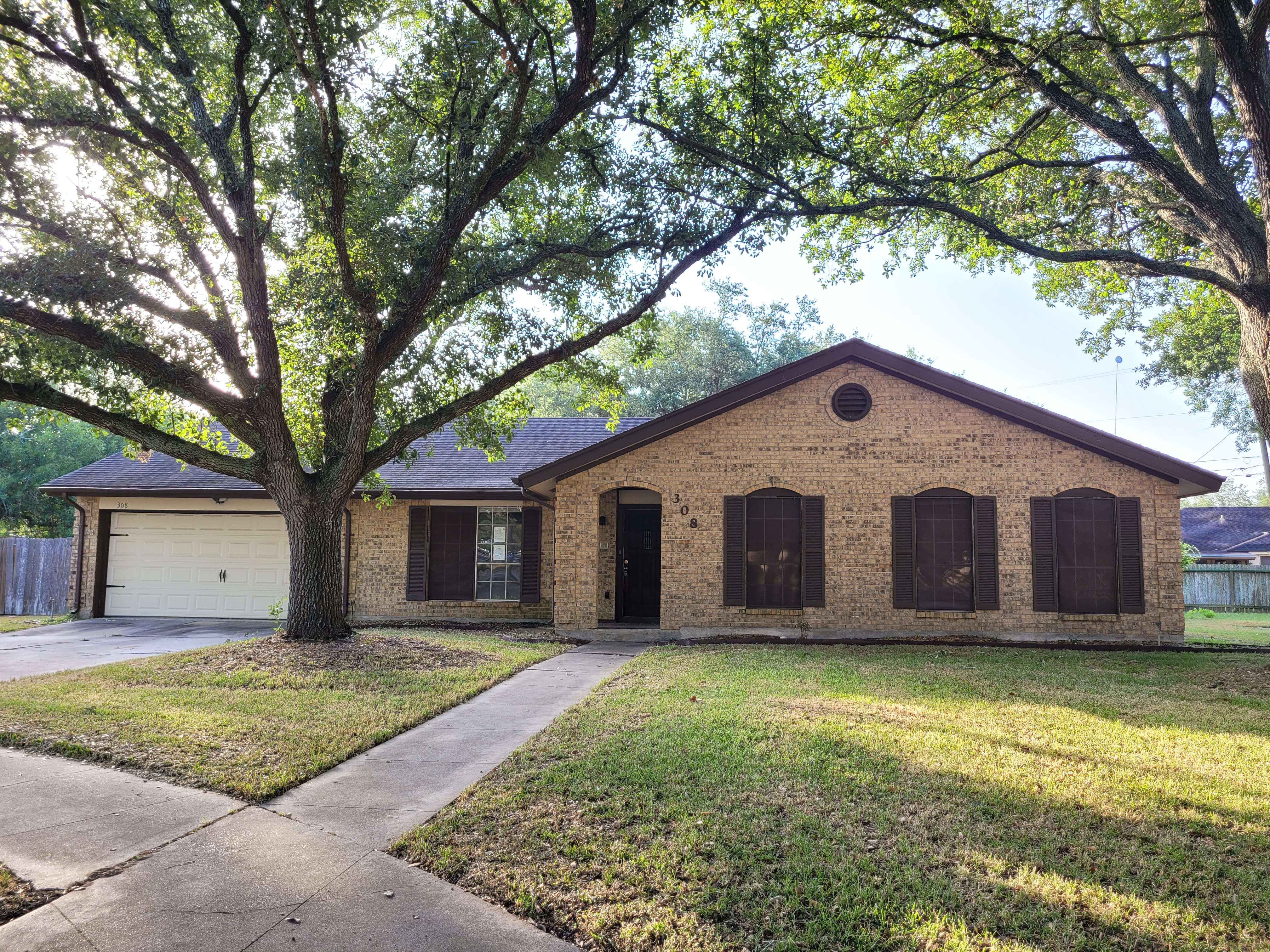 308 Sherwood Dr Victoria, TX 77901