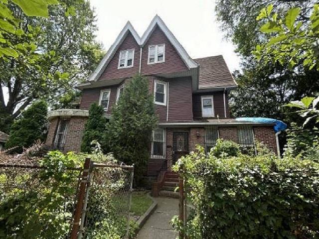 697 E 21ST ST Brooklyn, NY 11210