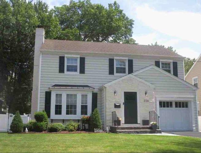 220 BALTUSROL AVE Springfield, NJ 07081