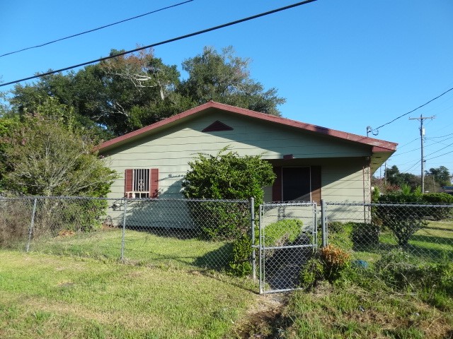 1202 W 5th St Crowley, LA 70526