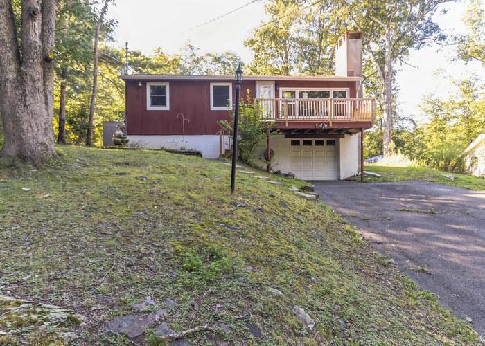 132 LANCET CIR Dingmans Ferry, PA 18328