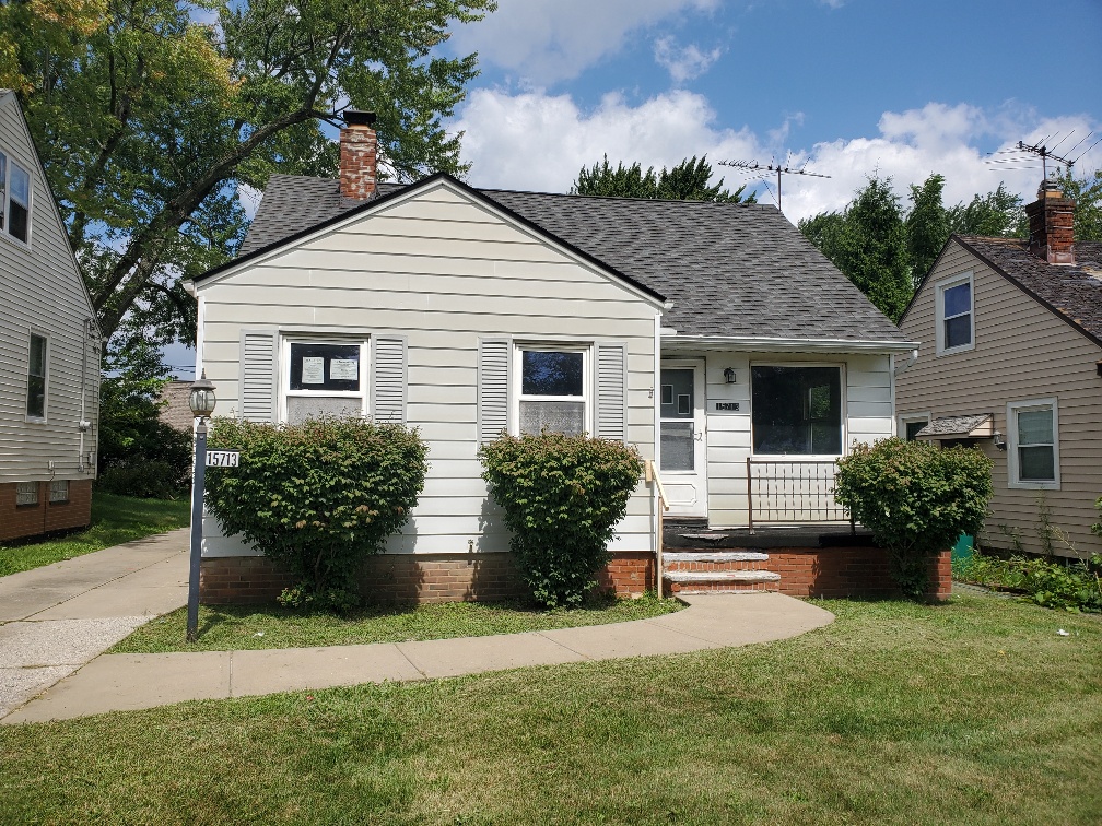 15713 Maplewood Ave Maple Heights, OH 44137