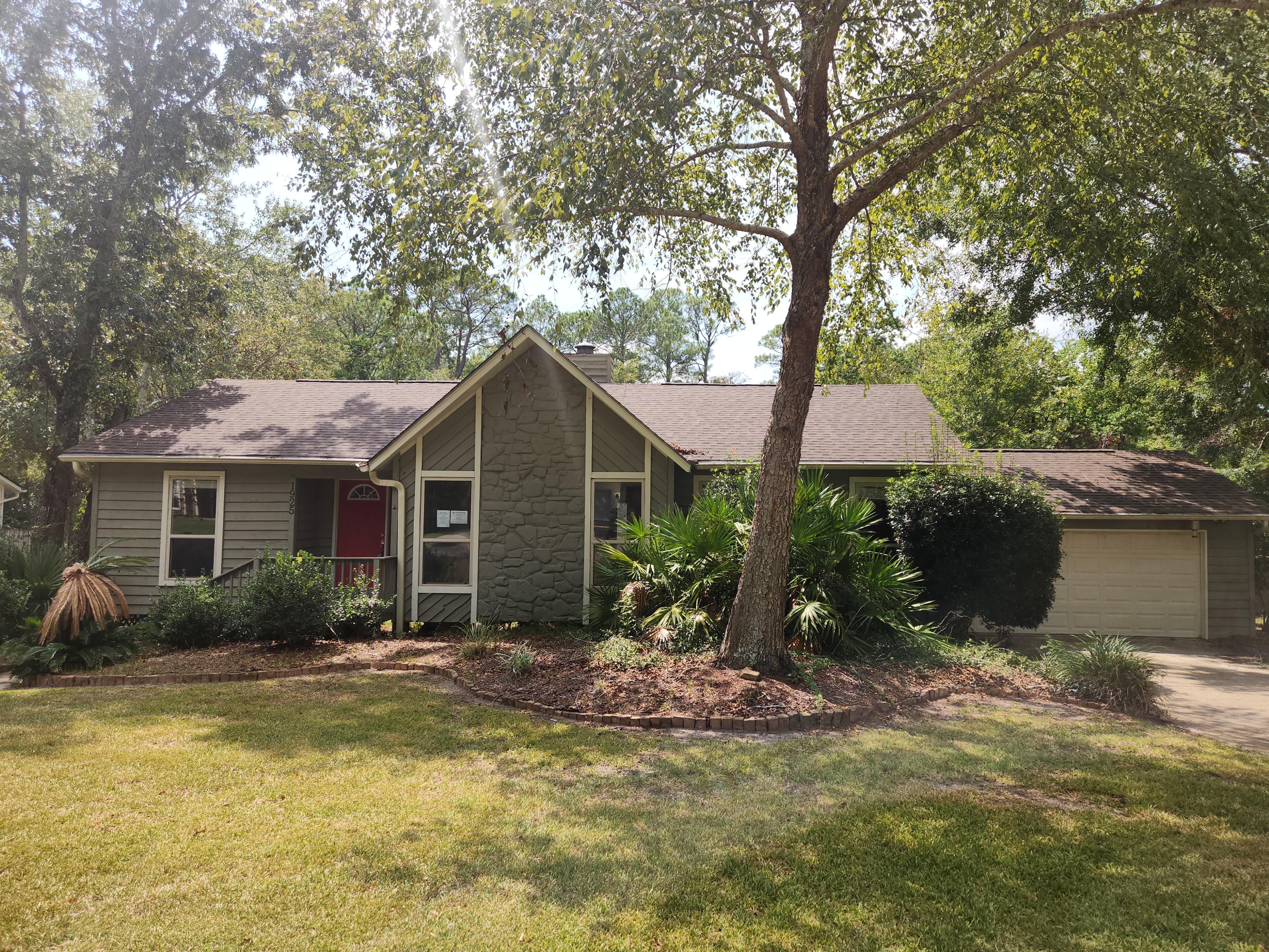 1925 Winwood Dr Gautier, MS 39553