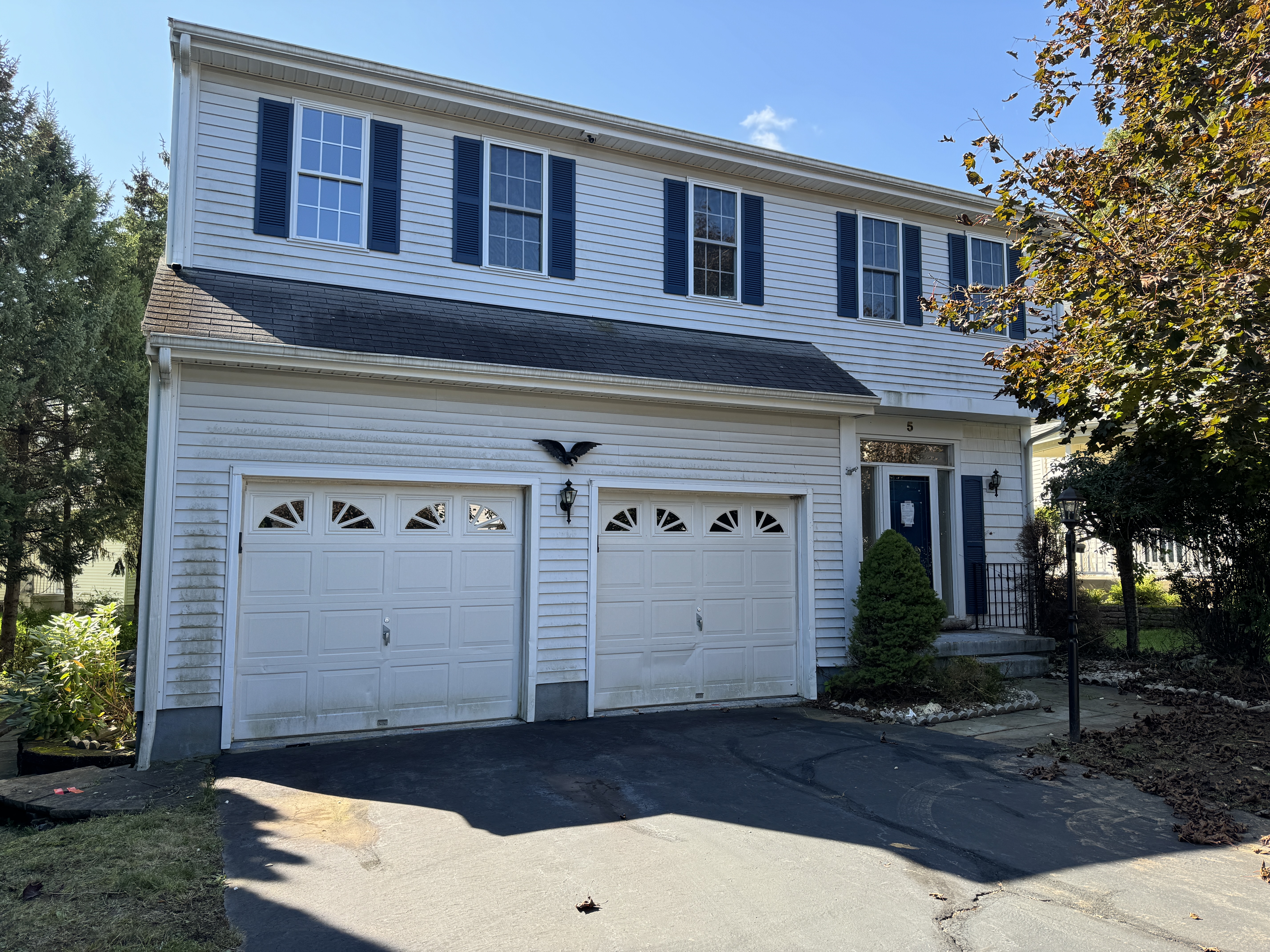 5 Bittersweet Ct Newington, CT 06111