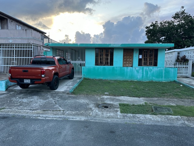 135 5 Street Toa Alta, PR 00953