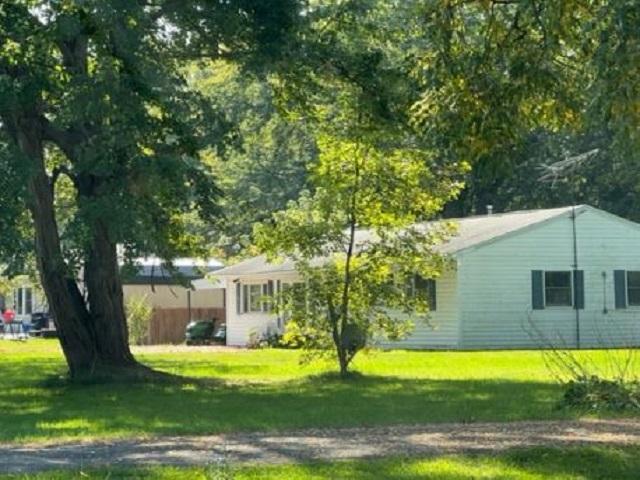 8821 OSWEGO RD Clay, NY 13041