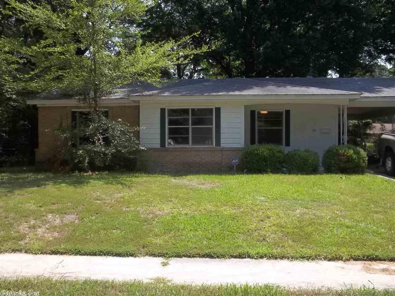 19 Woodland Dr Pine Bluff, AR 71602