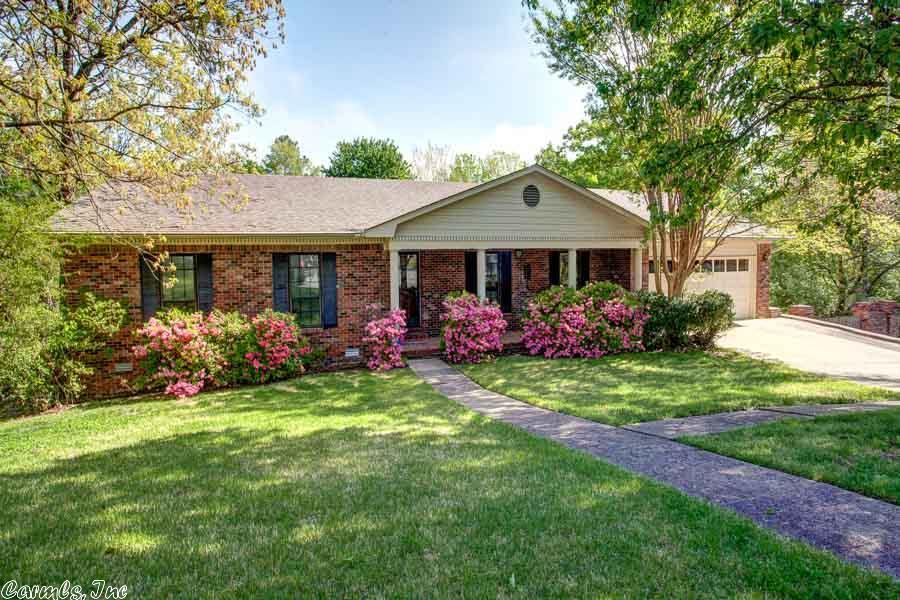 15 Woodstock Ct Little Rock, AR 72227