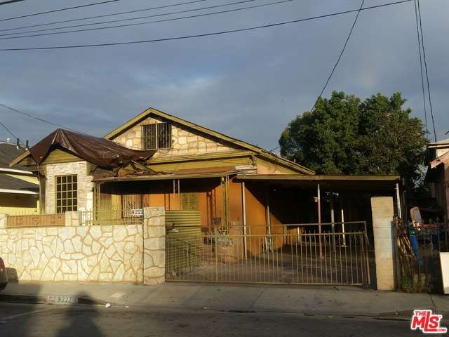 8222 Bell Ave Los Angeles, CA 90001