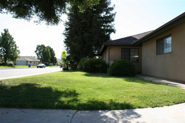 1954 W Roby Porterville, CA 93257