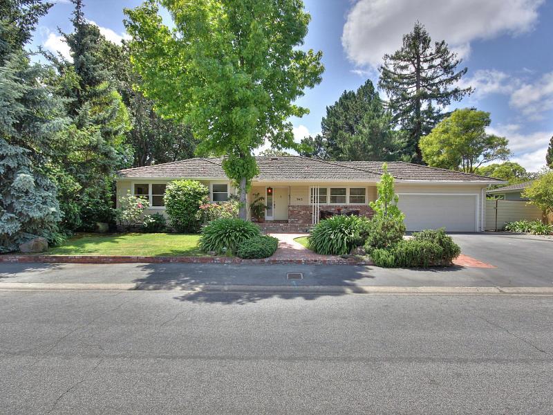 945 Wallea Dr Menlo Park, CA 94025