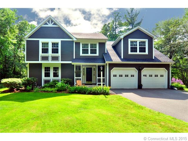 26 Country Club Ln E Granby, CT 06026