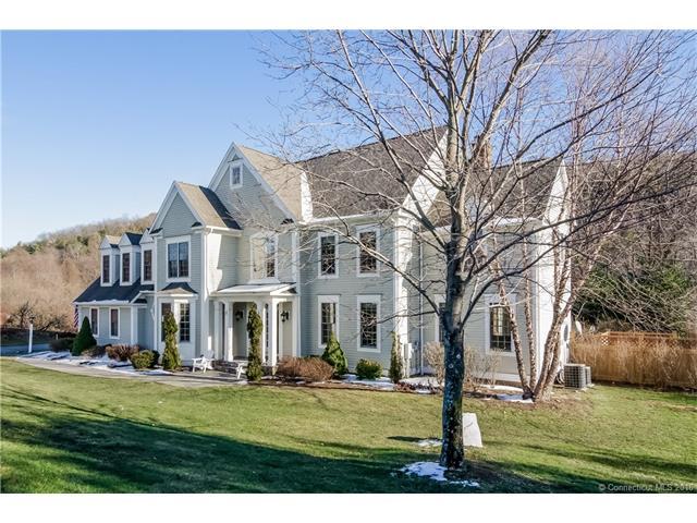 32 Hunting Ridge Dr Simsbury, CT 06070