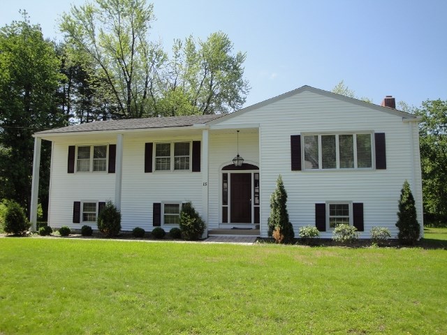 15 Hedgehog Ln Simsbury, CT 06092