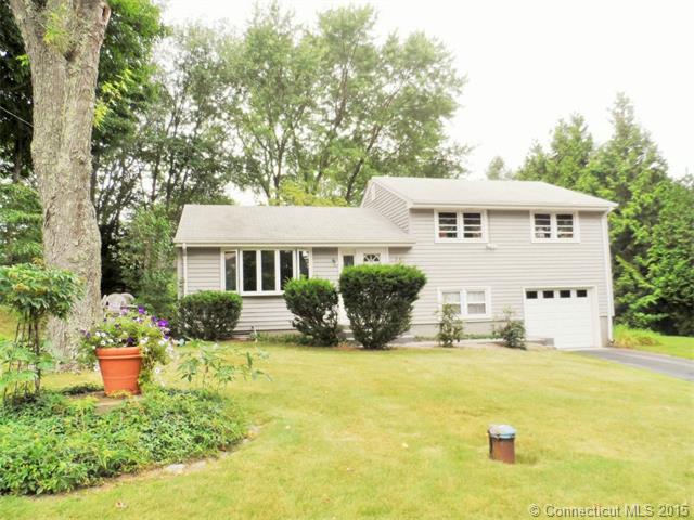 24 Wildwood Ln Montville, CT 06382