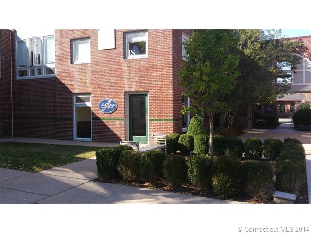 90 Main #201A Essex, CT 06409