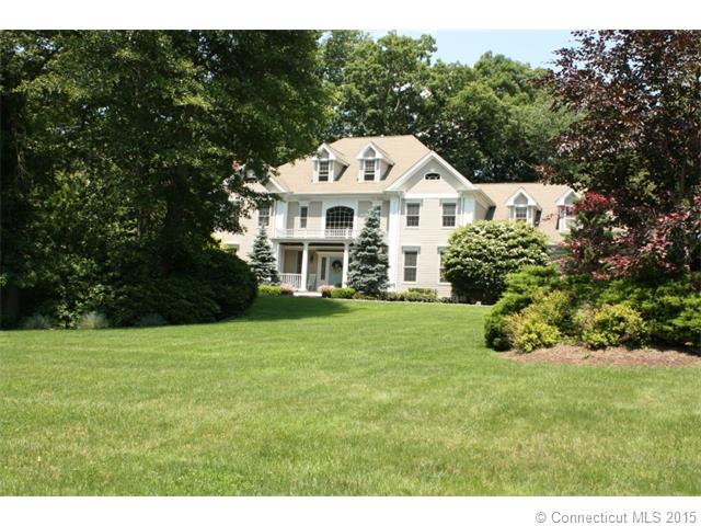 14 Hampton Dr Woodbridge, CT 06525