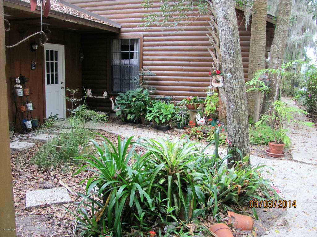 907 Front Street Welaka, FL 32193