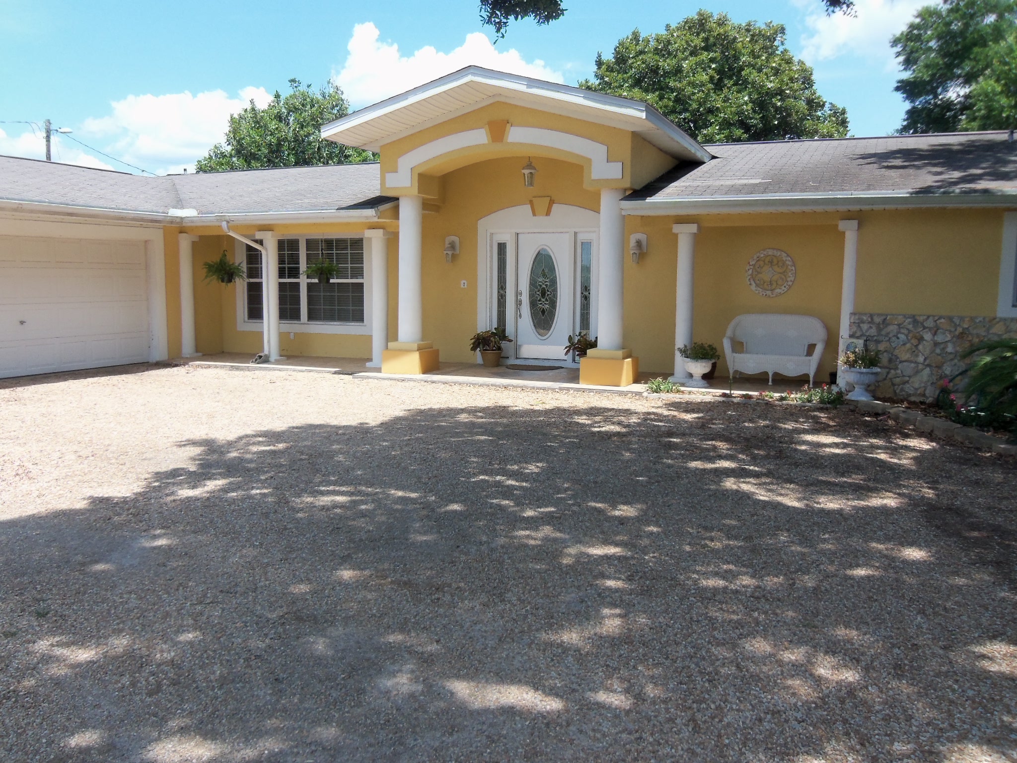 37224 APIARY RD Grand Island, FL 32735