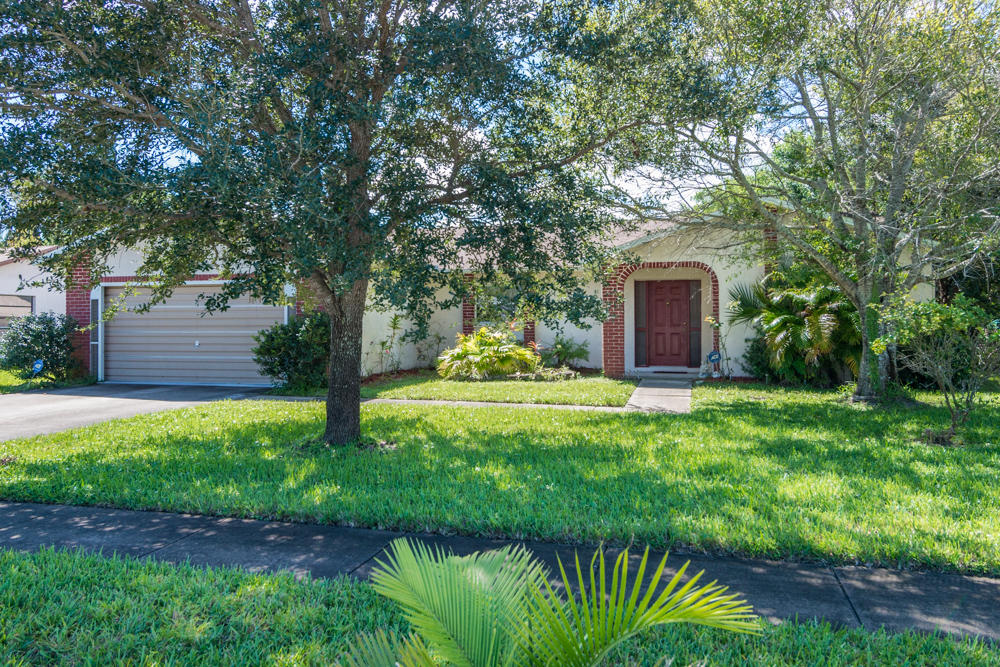 173 Cinnamon Lake Cir Melbourne, FL 32901