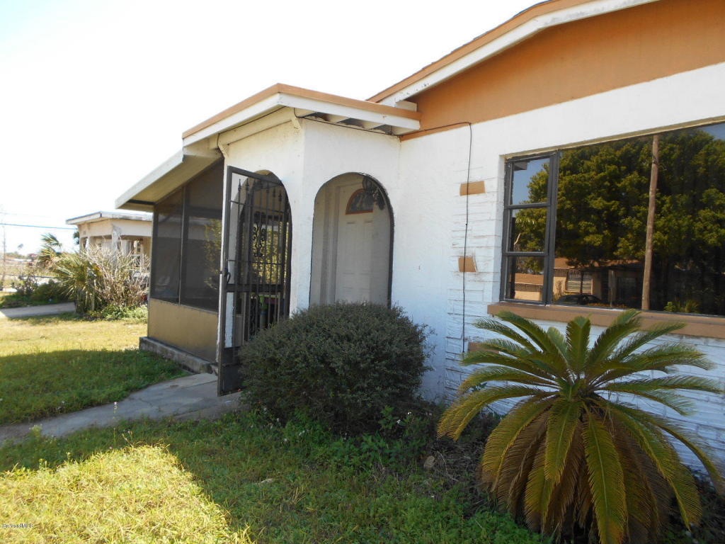 911 Juanita Cir Melbourne, FL 32901