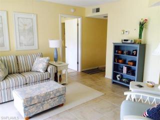 481 Quail Forest Blvd #305 Naples, FL 34105