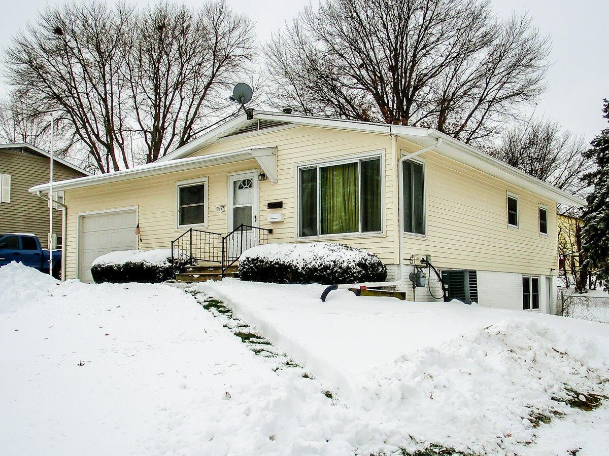 1207 Glenwood Ter Marshalltown, IA 50158