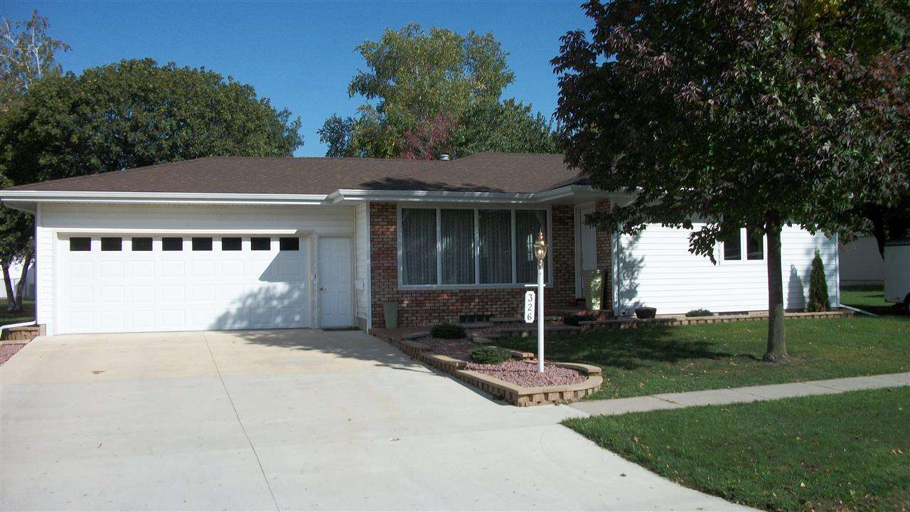 326 1st St Dumont, IA 50625