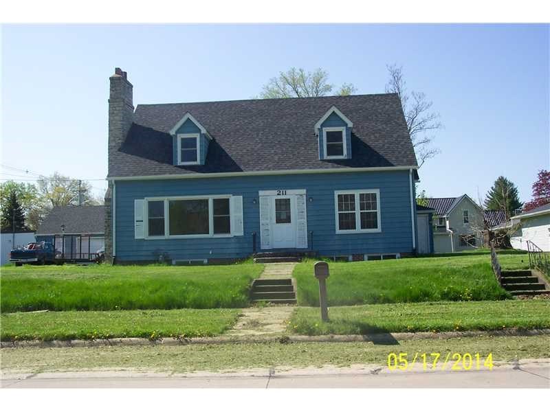 211 E Linn St Coggon, IA 52218