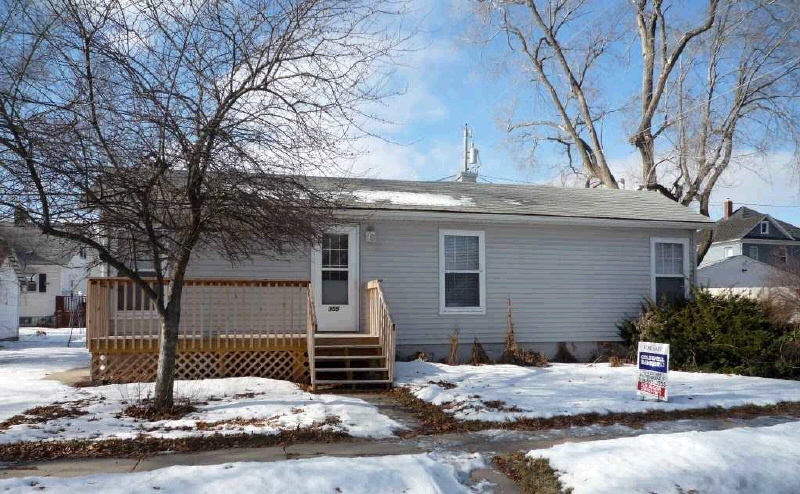 305 4th St Kalona, IA 52247