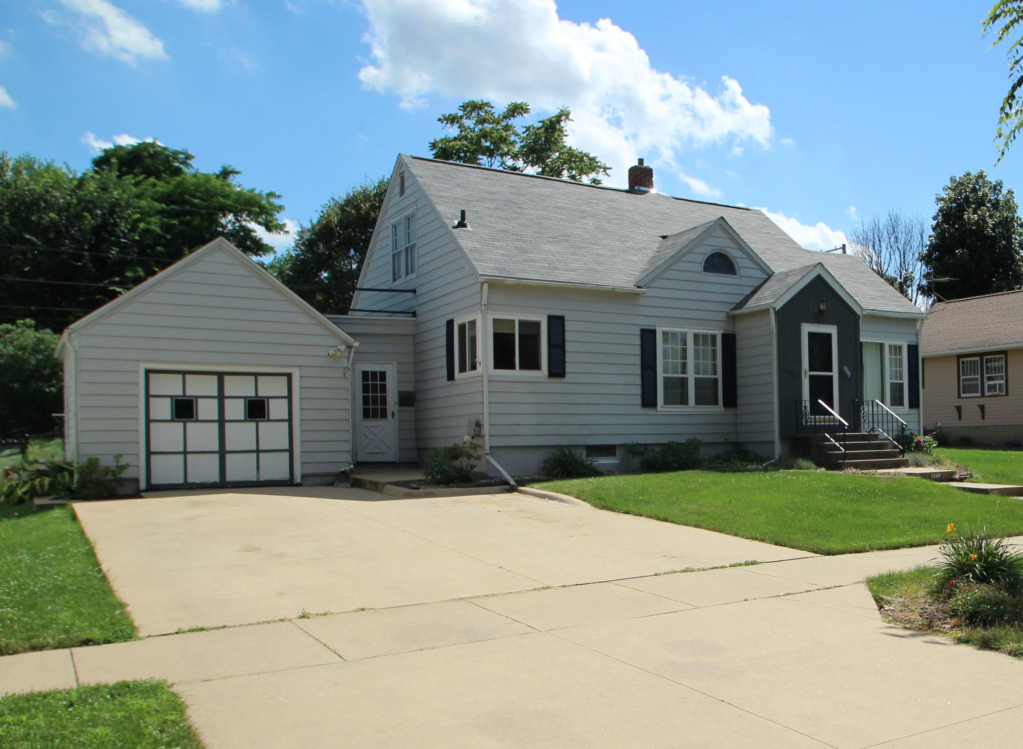 1349 Burch Ave NW Cedar Rapids, IA 52405