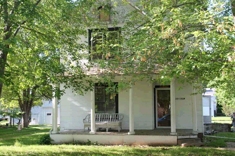 301 E Elm St Lone Tree, IA 52755