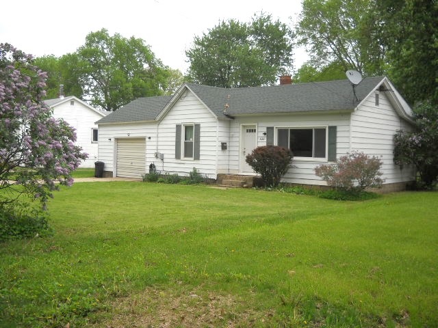 1022 Warren Street Henry, IL 61537