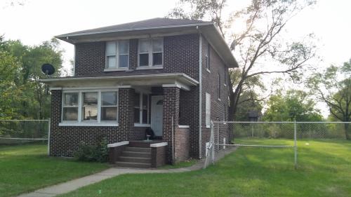 348 Monroe St Gary, IN 46402