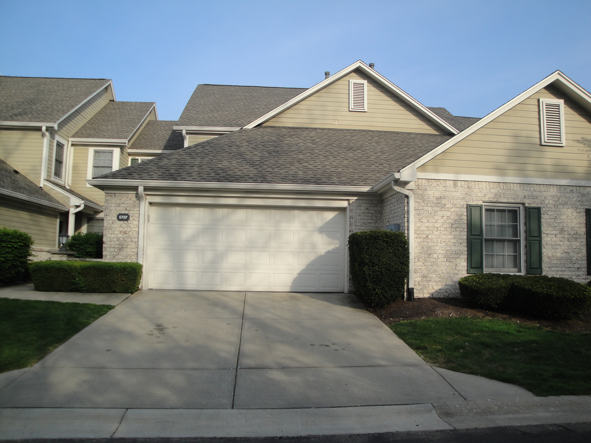 5737 Spruce Knoll Circle Indianapolis, IN 49220
