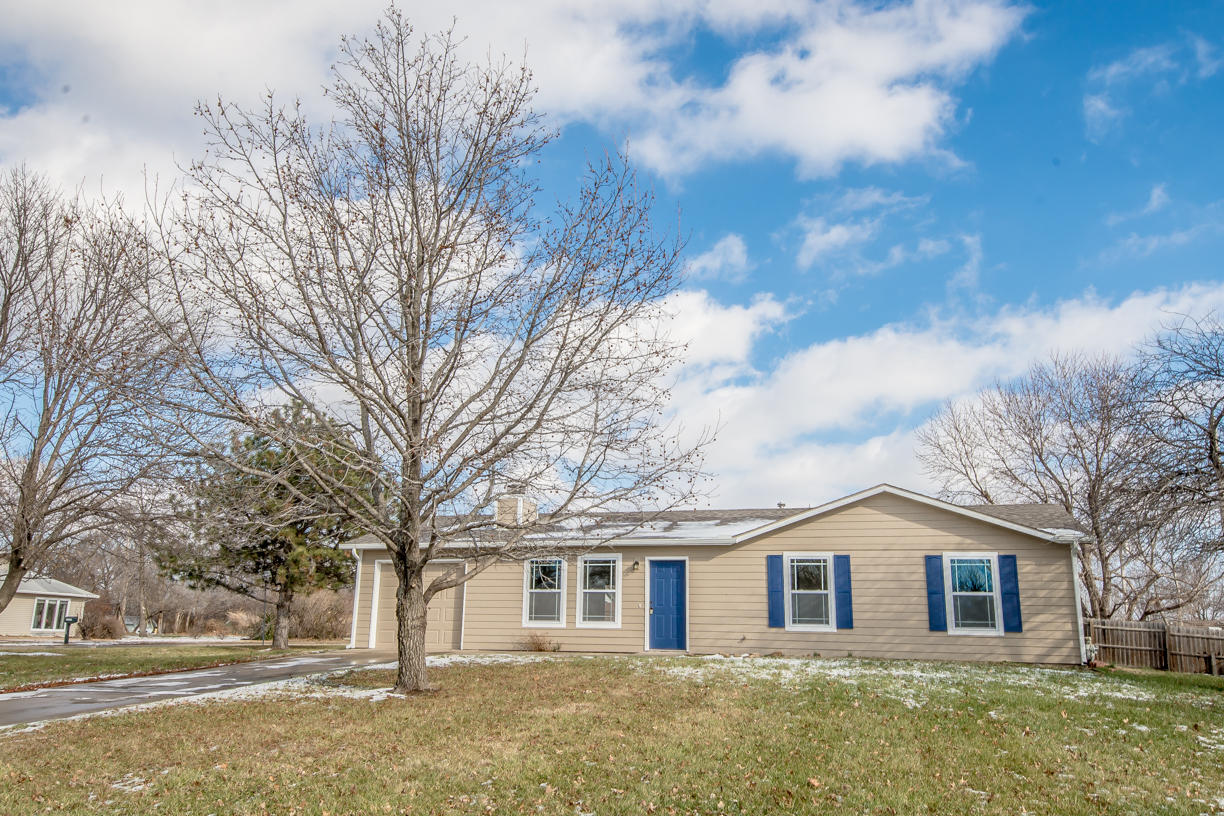 2500 Rawhide Ln Lawrence, KS 66046