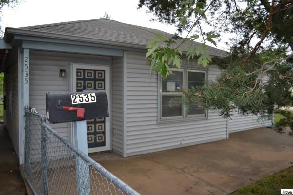 2535 Sw 22nd St Topeka, KS 66611