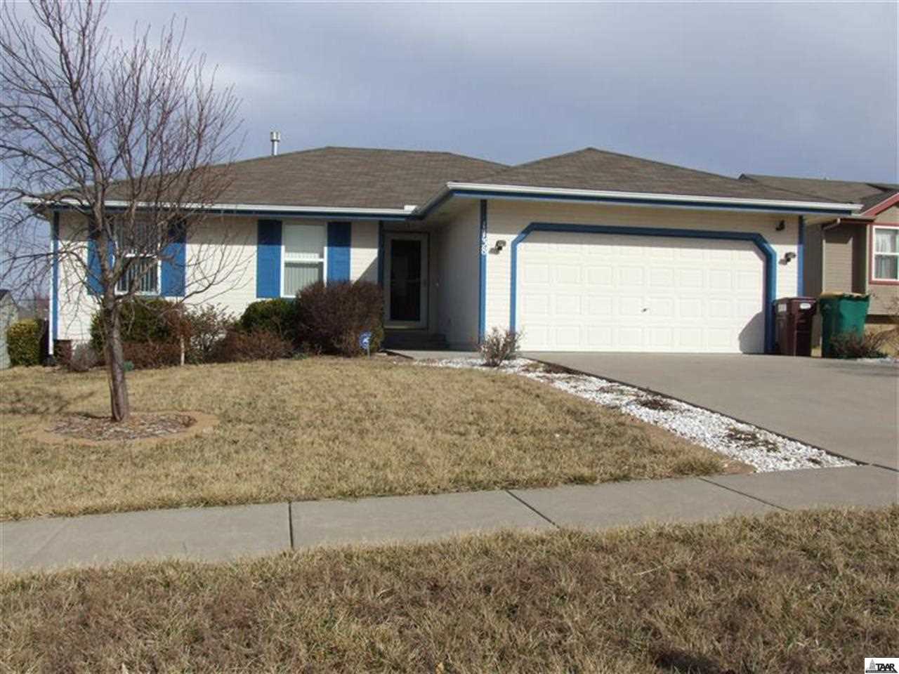 1738 SW Stone Crest DR Topeka, KS 66615