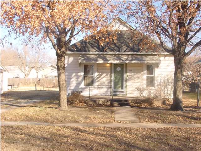 218 N PARK Valley Center, KS 67147